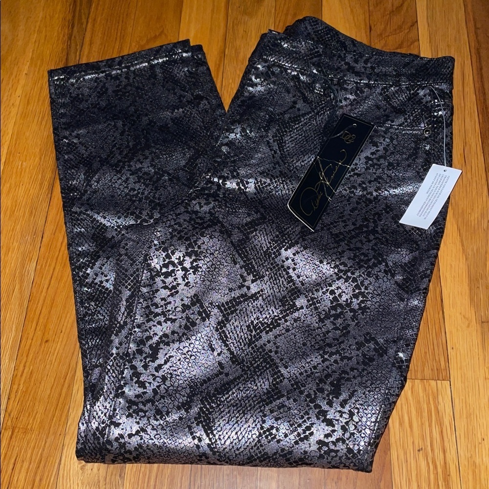 NWT DG2 by‎ Diane Gilman Silver and Black Metallic Jeans.  Size 12.  Stretch.